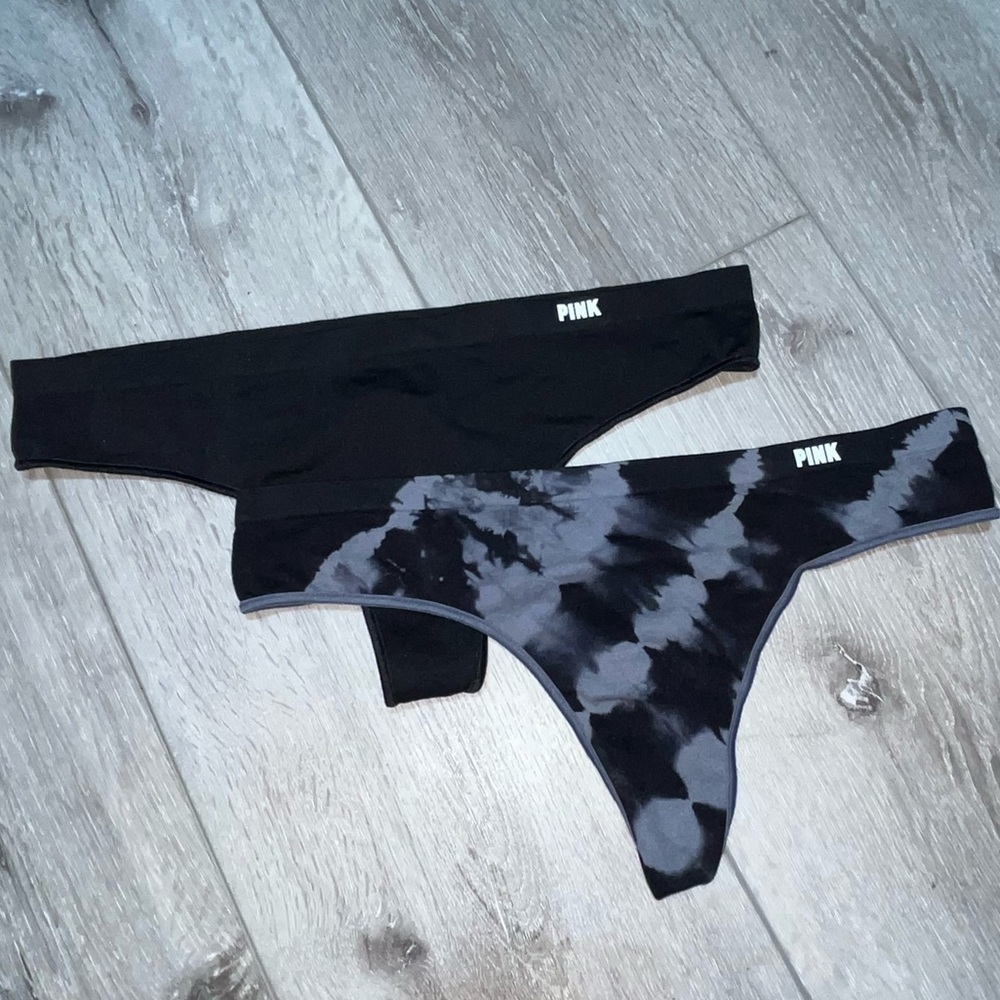 VS NWT Seamless No-Show Tie-Dye Thong set of 2 M black